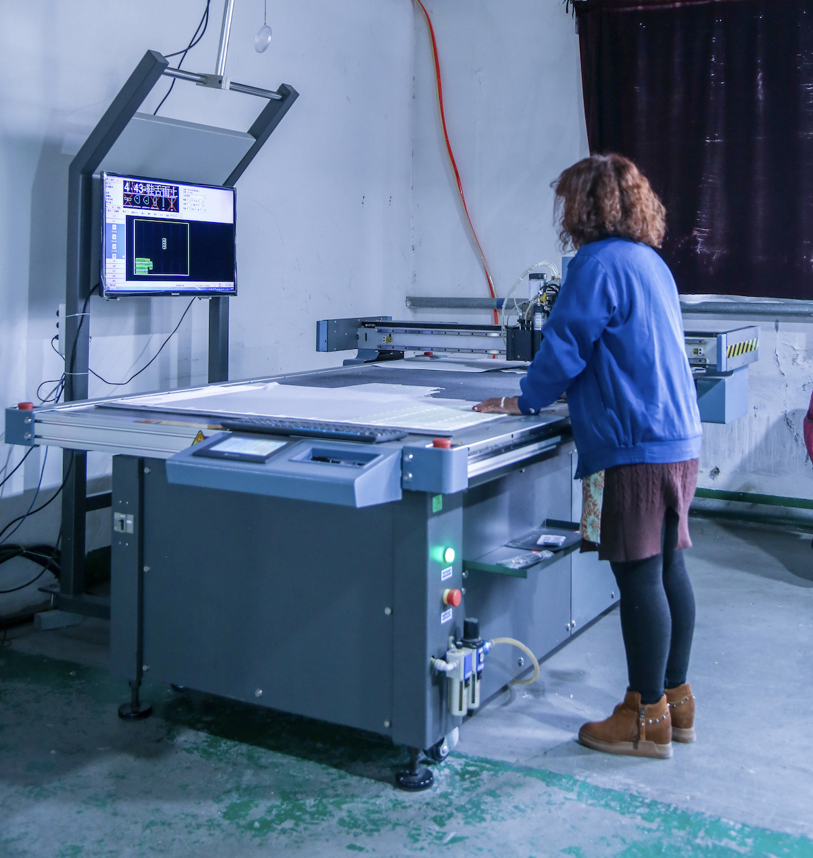Automatic CNC Cutting Machine